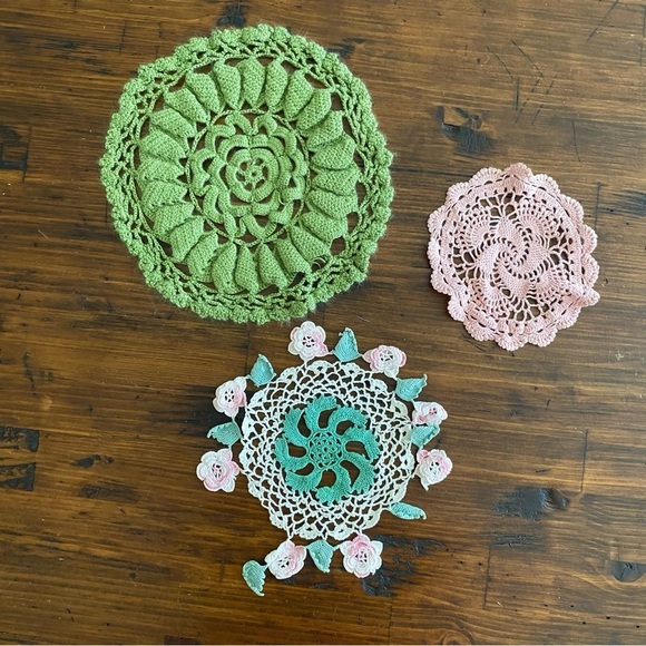 Vintage Lace Crochet Doily Pink Green Rosette Beige Doilie Cottagecore set of 3 - Picture 5 of 9